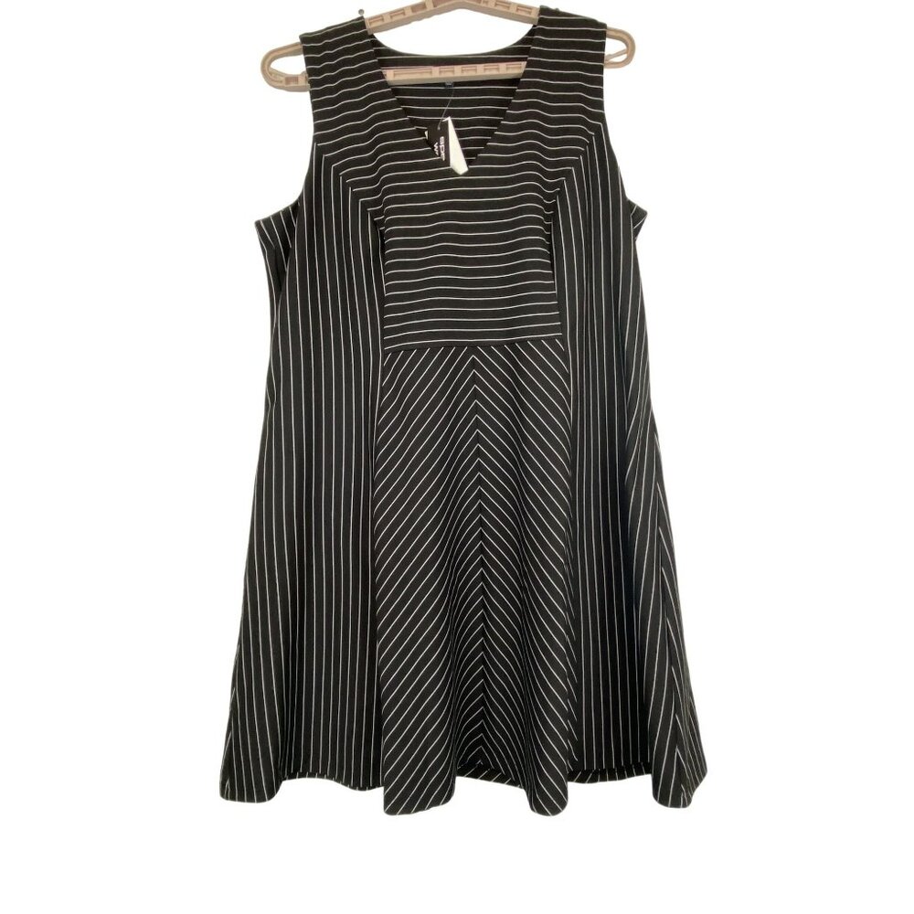 NWT 20W Spense Woman Black White Fit & Flare Striped V-Neck Sleeveless Dress
